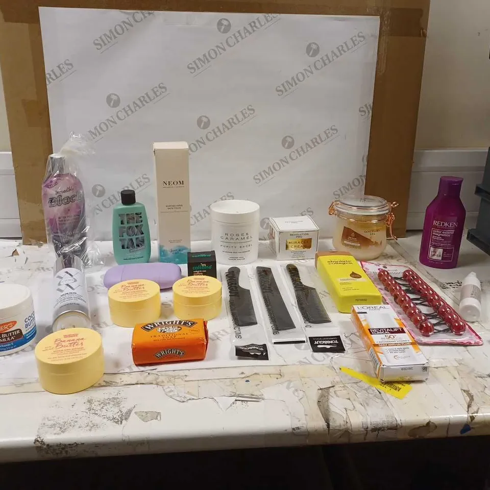 LOT OF APPROXIMATELY 20 HEALTH AND BEAUTY ITEMS TO INCLUDE TONI&GUY BRUSHES, REVOLUTION PRO MIRACLE CREAM, AND NEOM BEDTIME HERO BATH FOAM ETC.