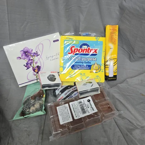 APPROXIMATELY 12 ASSORTED HOUSEHOLD ITEMS TO INCLUDE SPONTEX CLEANING CLOTHS, MULTIFUNCTIONAL MOBILE REMOTE CONTROL, MINI HAND MIXER, ETC