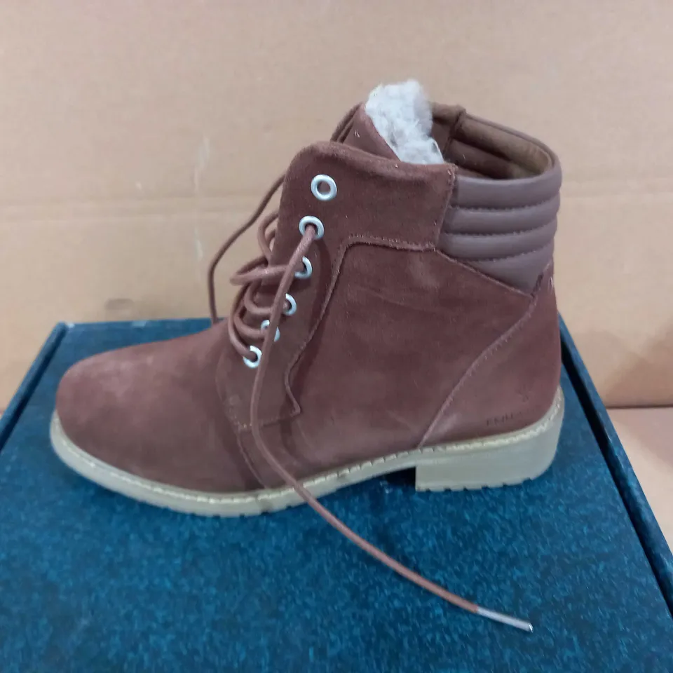 EMU EXPLORER BIRICET LACE UP ANKLE BOOTS - OAK - UK 4