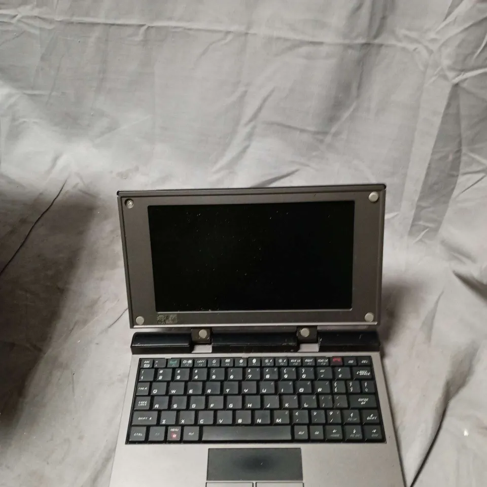 REDFLY COMPACT LAPTOP WITH 7-8 INCH SCREEN AND UK KEYBOARD 