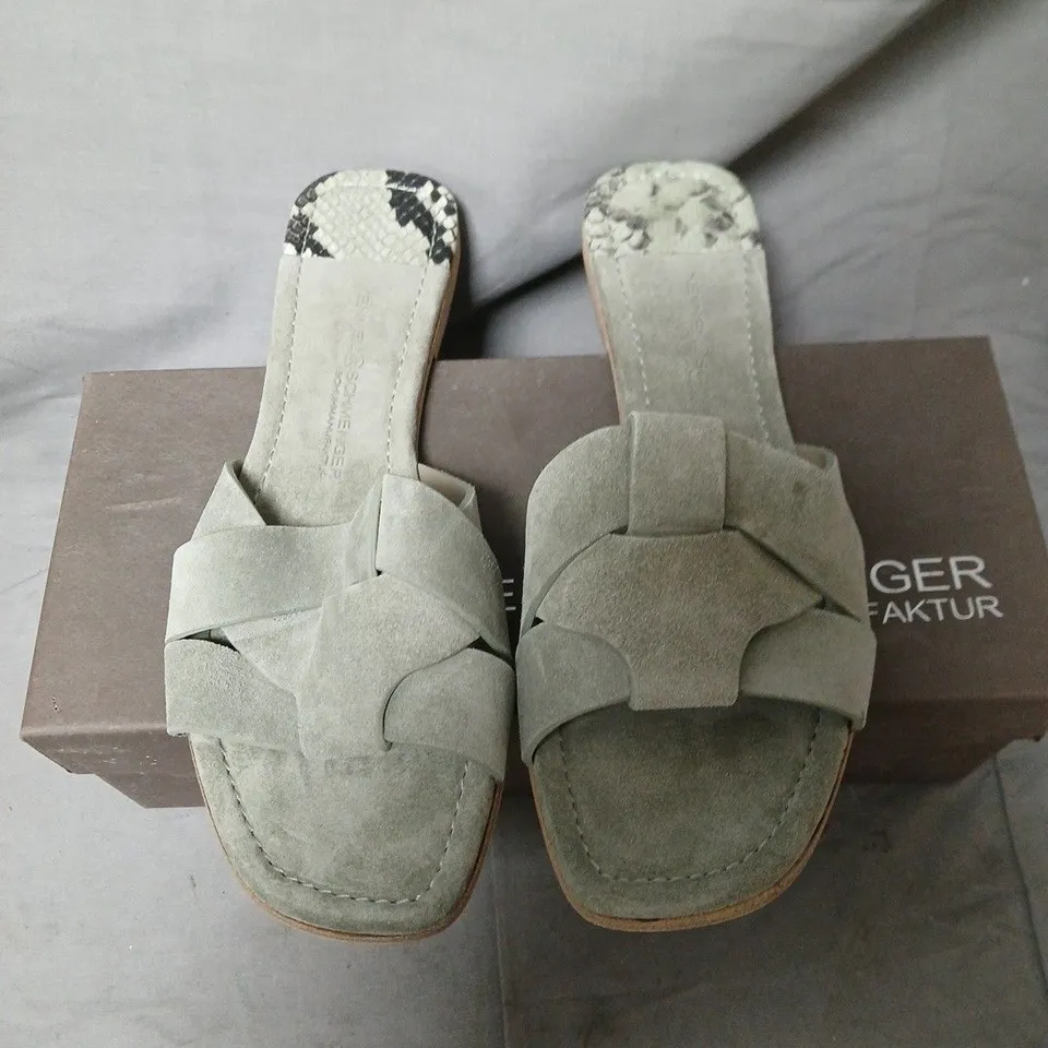 KENNEL & SCHMENGER WOMEN'S SUEDE SANDALS – LIGHT GREY SIZE 6