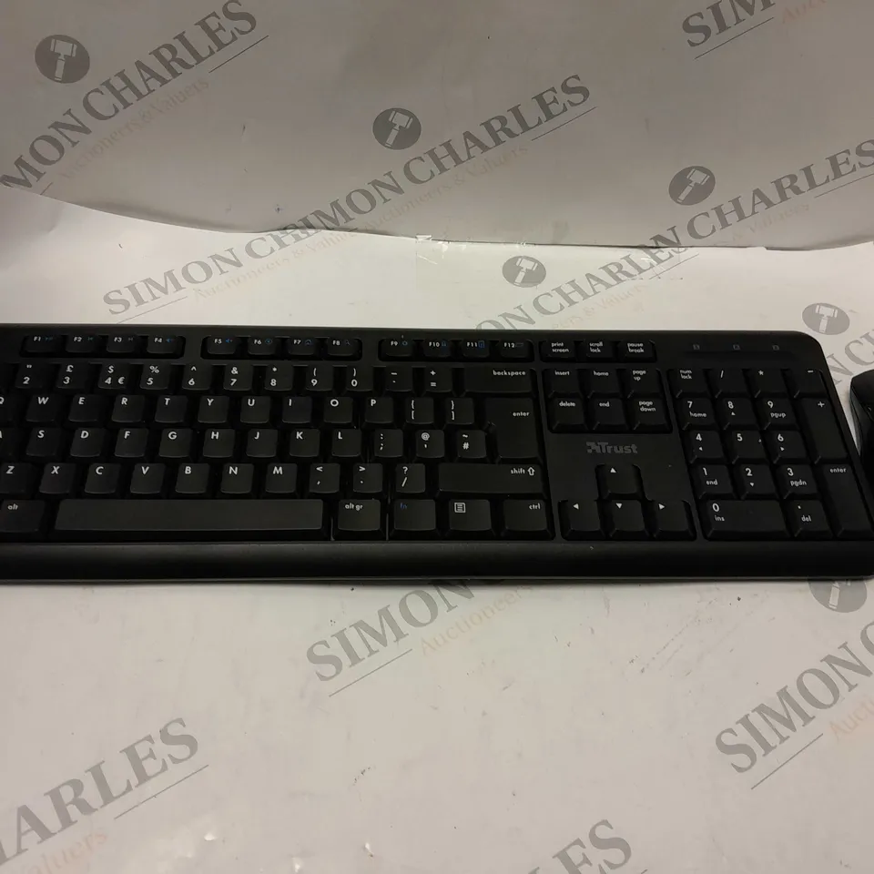 TRUST WIRELESS MOUSE AND KEYBOARD COMBO