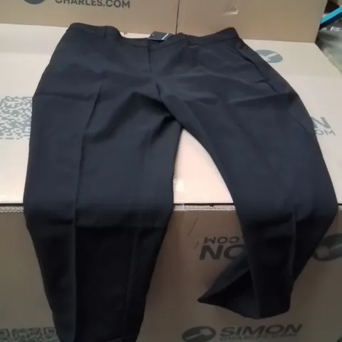 BOXED BRAND NEW APPROXIMATELY 20 JD WILLIAMS TAPERED TROUSERS BLACK SIZE 22L