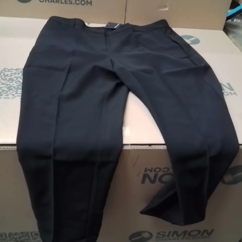 BOXED BRAND NEW APPROXIMATELY 20 JD WILLIAMS TAPERED TROUSERS BLACK SIZE 22L
