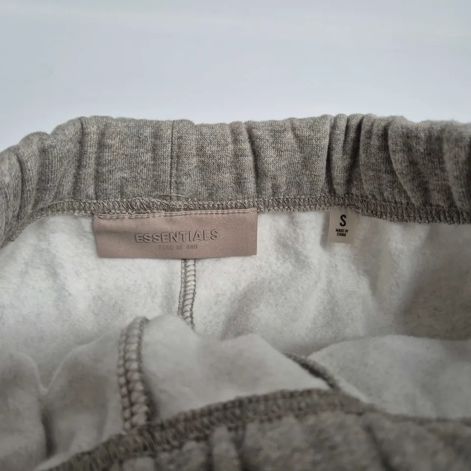 essentials fear of god shorts in grey - small