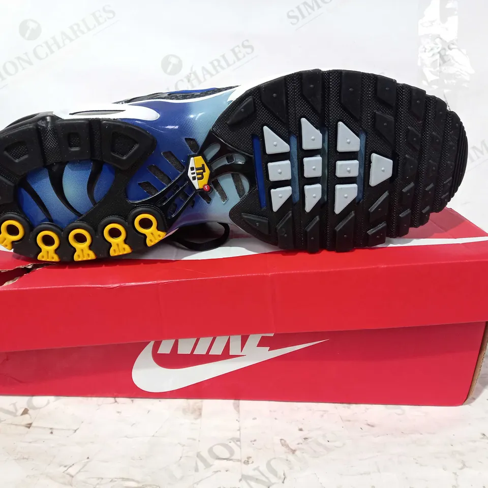 BOXED PAIR OF NIKE AIR MAX PLUS SHOES IN GREY/BLUE UK SIZE 11