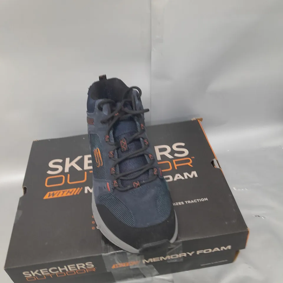 BOXED PAIR OF SKECHERS MENS LACE BOOTS IN NAVY - UK SIZE 10