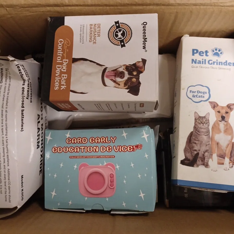 BOX OF APPROXIMATELY 15 ASSORTED HOUSEHOLD ITEMS TO INCLUDE DOG TRAINER, LAPTOP BATTERY, SCALES, ETC