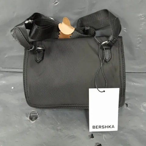 BERSHKA SMALL TRAVEL BAG IN BLACK 