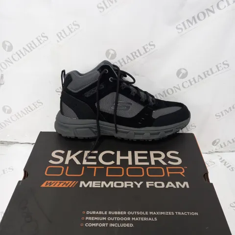 BOXED PAIR OF MENS SKETCHER OUTDOOR BLACK BOOTS SIZE 9