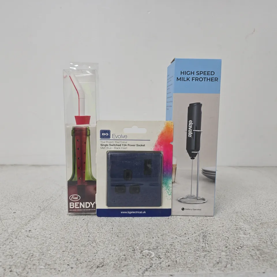 APPROXIMATELY 10 ASSORTED HOUSEHOLD ITEMS TO INCLUDE WINE AERATOR, MILK FROTHER, ETC