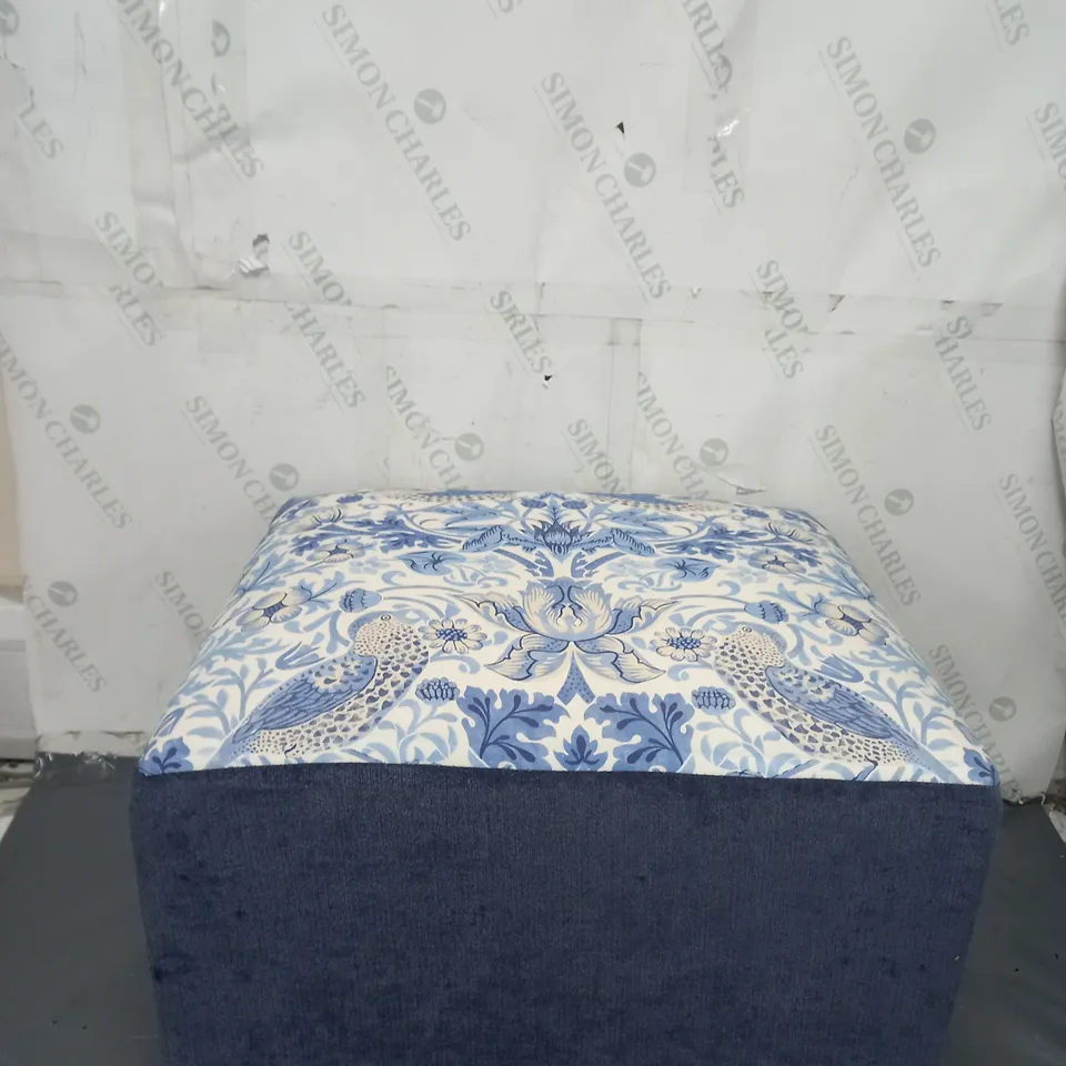 BOXED CLASSIC FOOTSTOOL 
