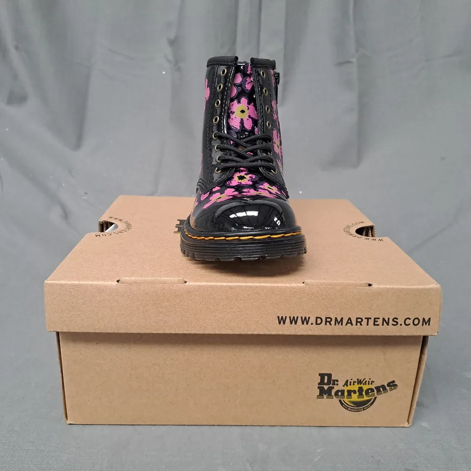 BOXED PAIR OF DR MARTENS 1460 T KIDS BOOTS IN BLACK W. PINK FLORAL PATTERN UK SIZE 9