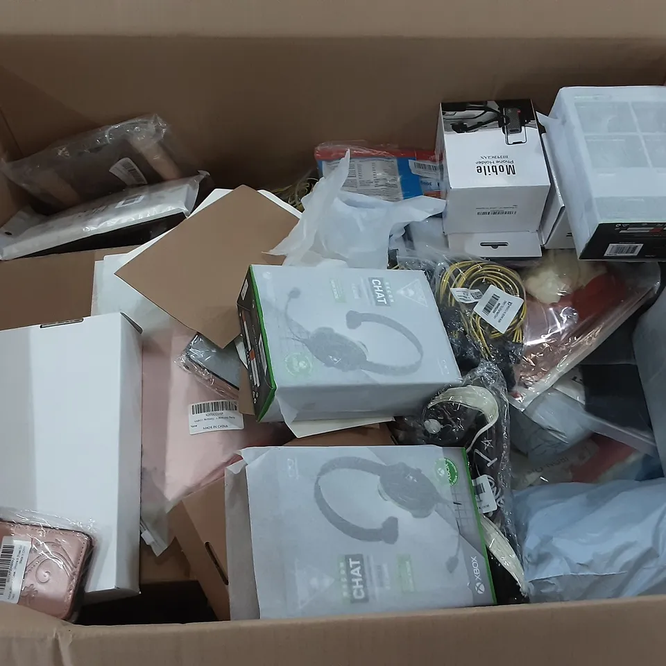 PALLET OF ASSORTED HOMEWARE ITEMS TO INCLUDE GAMING HEADSETS, PCI-E CABLES, PHONE HOLDERS ETC 