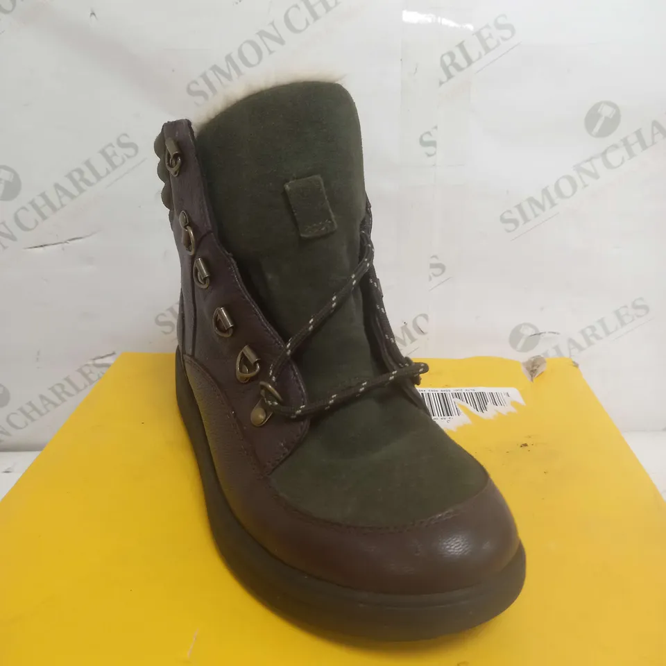 BOXED PAIR OF STRIVE HIGH TOP LACE UP BOOTS IN CHOCOLATE SIZE 5.5