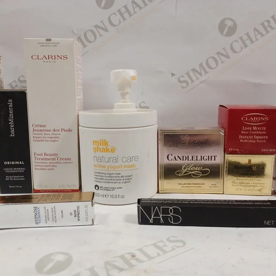BOX OF APPROX 10 ASSORTED BEAUTY PRODUCTS TO INCLUDE BAREMINERALS MINERAL FOUNDATION #WARM DARK, MILKSHAKE YOGURT MASK, TOO FACED CANDLELIGHT HIGHLIGHTING DUO, ETC 