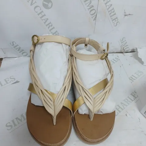 BOXED BLOWFISH MALIBU SANDALS SIZE 6