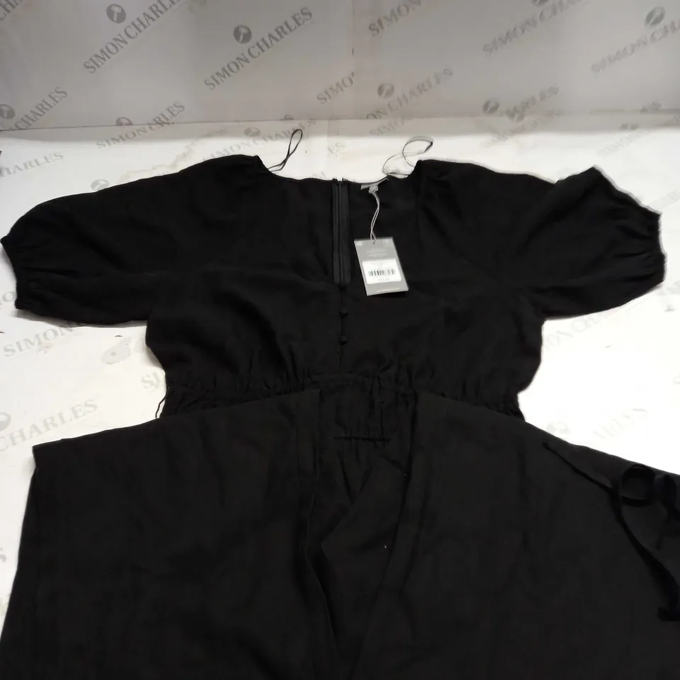 OLIVIA BONAS SHORT SLEEVED GATHERD WAIS JUMP SUIT - SIZE 10