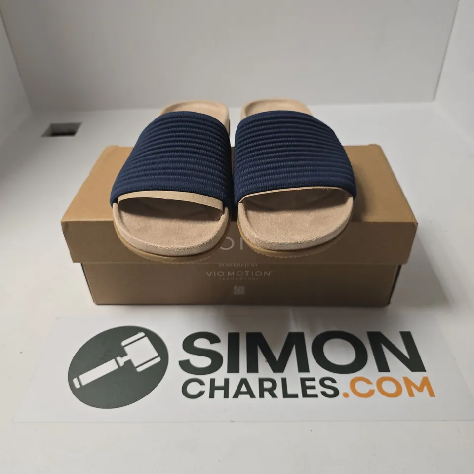 BOXED PAIR OF VIONIC EVIE KNIT SANDALS IN DARK DENIM - UK 9