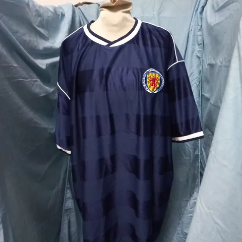 SCOTLAND 1986 RETRO FOOTBALL SHIRT – NAVY, UK 3XL (OFFICIAL LICENSED PRODUCT)
