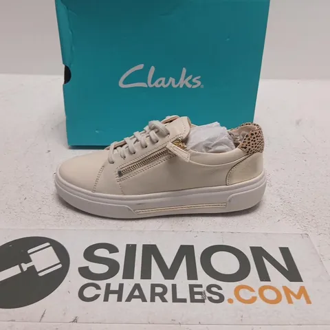 CLARKS HOLLYROSE ZIP CREAM LEATHER WOMEN’S TRAINERS – UK 6 (EU 39½)