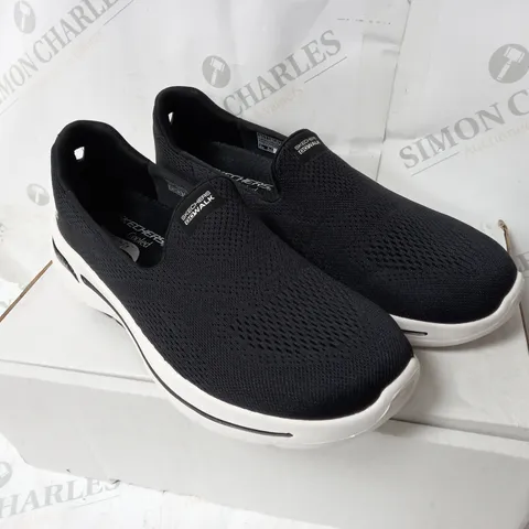SKETCHERS GO WALK ARCH FIT TRAINERS BLACK - SIZE 7