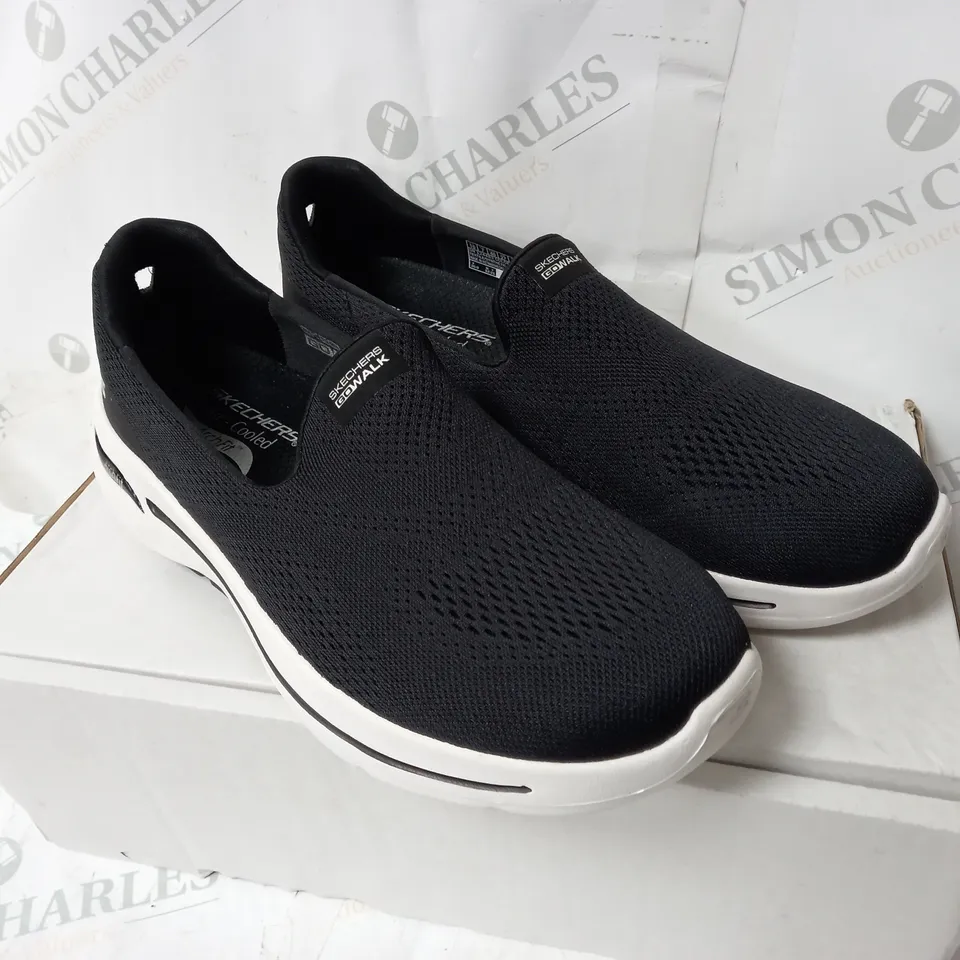 SKETCHERS GO WALK ARCH FIT TRAINERS BLACK - SIZE 7