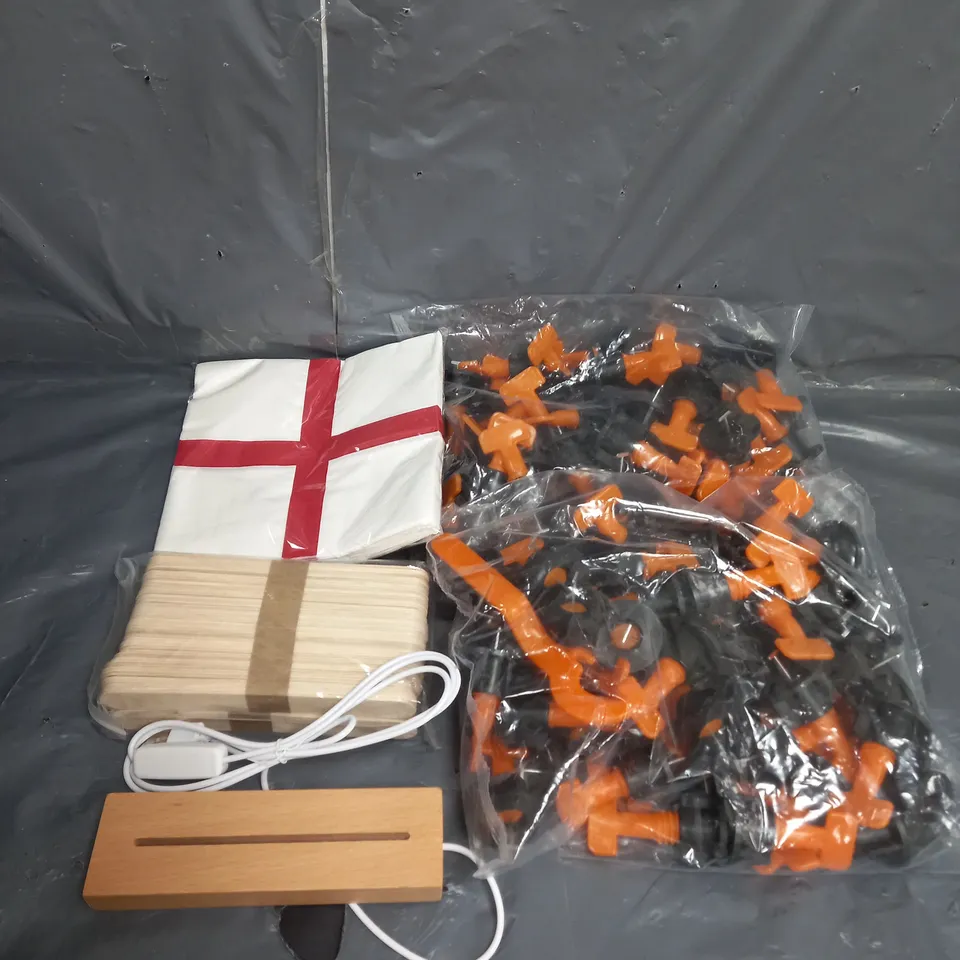 APPROXIMATELY 10 ASSORTED HOUSEHOLD ITEMS TOO INCLUDE LIGHTING , NAPKINS , FIDGET PEN , ETC