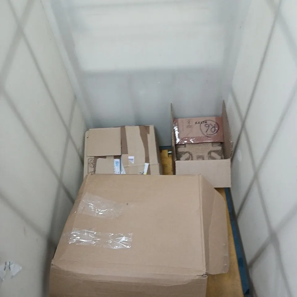 CAGE OF APPROXIMATELY 6 ITEMS TO INCLUDE: BUCKETS, TRAMPOLINE COVER AND SMALL BIN