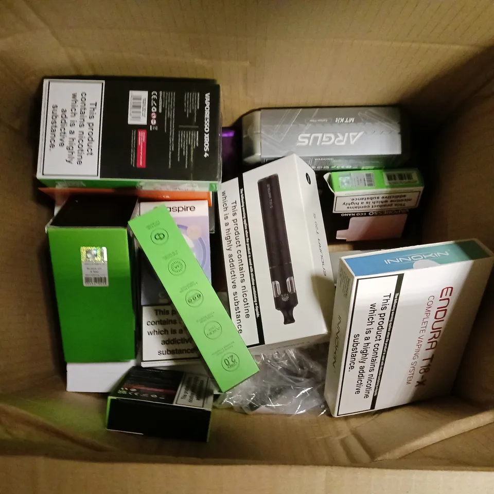 APPROXIMATELY 20 VAPES & E-CIGARETTES TO INCLUDE INNOKIN ENDURA T18-X, VAPORESSO XROS 3, VOOPOO ARGUS MT KIT, ETC