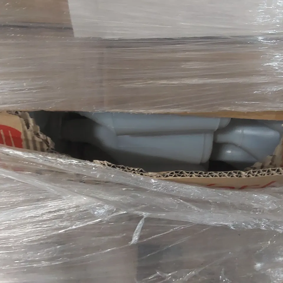 PALLET CONTAINING A VERY LARGE QUANTITY OF BRAND NEW 750ML SPRAY BOTTLES - NO TOPS