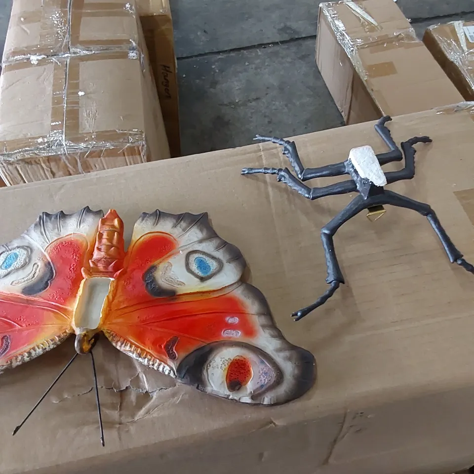 BOXED BUTTERFLY WALL DECORATION