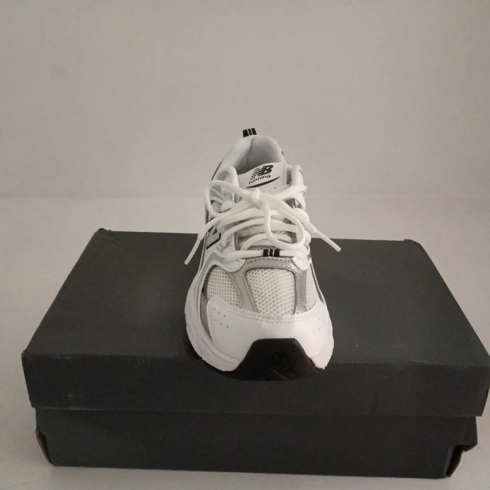 NEW BALANCE WHITE/SILVER TRAINERS UK 4 BOXED