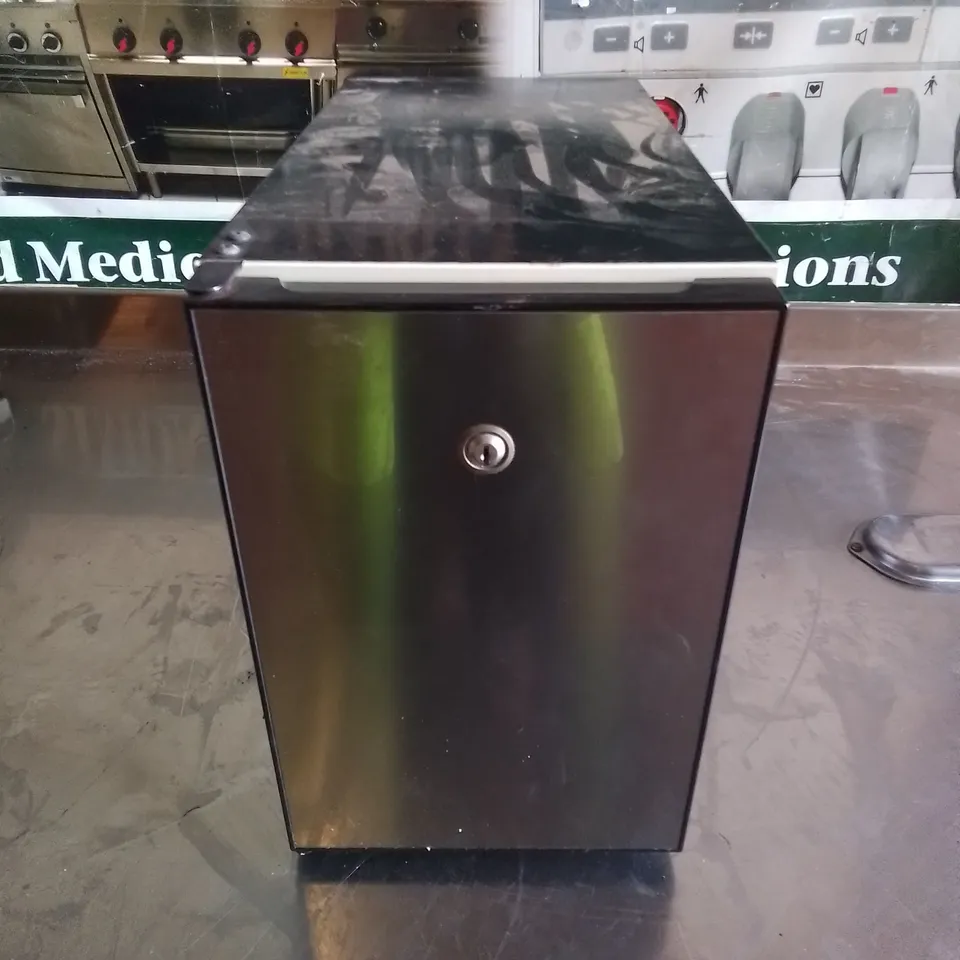 VITRIFRIDGE SMALL DESKTOP MILK FRIDGE, MODEL: FG10I WMFE