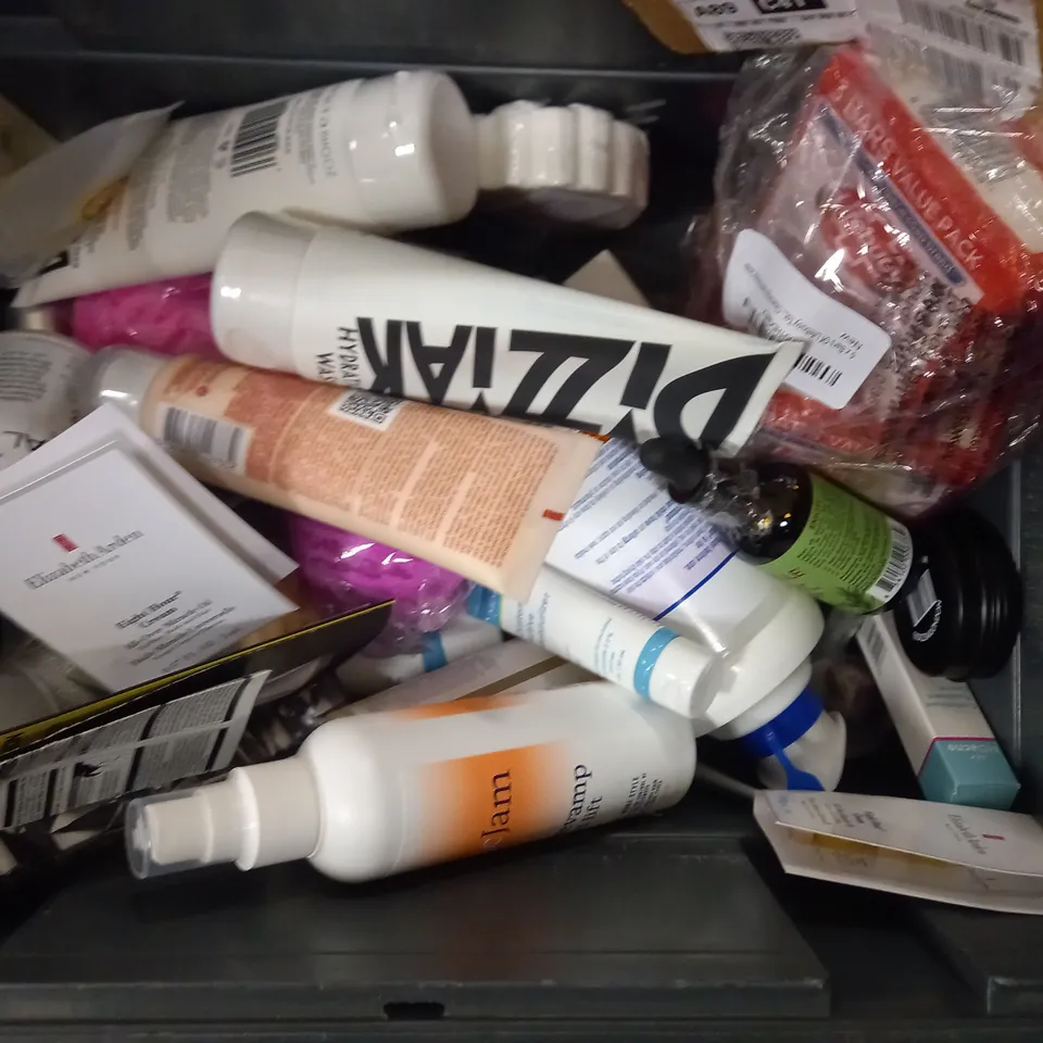 LOT OF APPROXIMATELY 20 ASSORTED HEALTH & BEAUTY ITEMS, TO INCLUDE NOUGHTY, CAROLINA HERRERA FRAGRANCE SAMPLES, CREME WAX, ETC