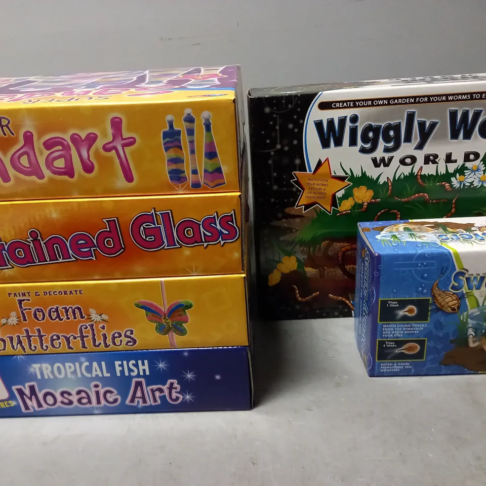 LOT OF 8 ASSORTED BRAND NEW BOXED KIDS ACTIVITIES TO INCLUDE WIGGLY WORMS AND MOSAIC ART