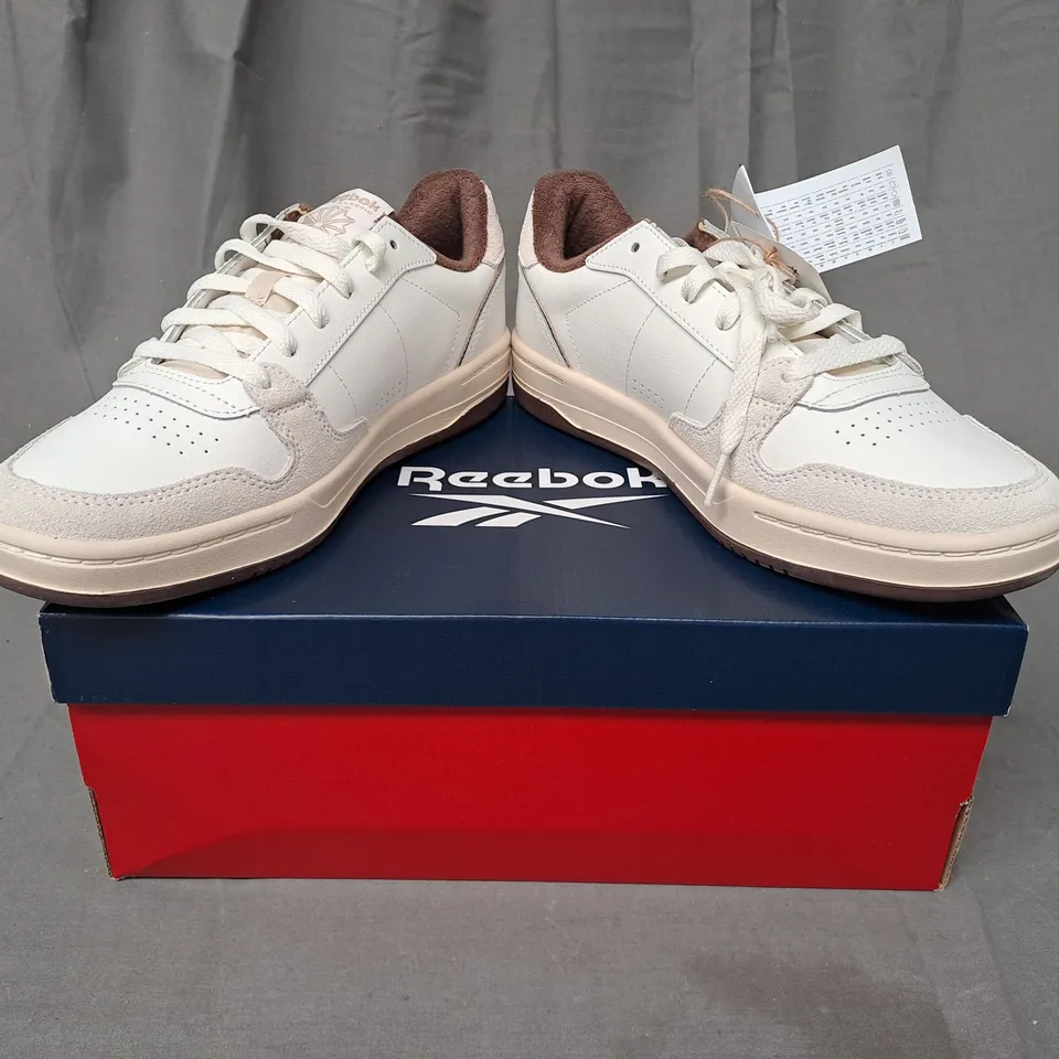 BOXED PAIR OF REEBOK PHASE COURT SHOES IN CREAM UK SIZE 7.5