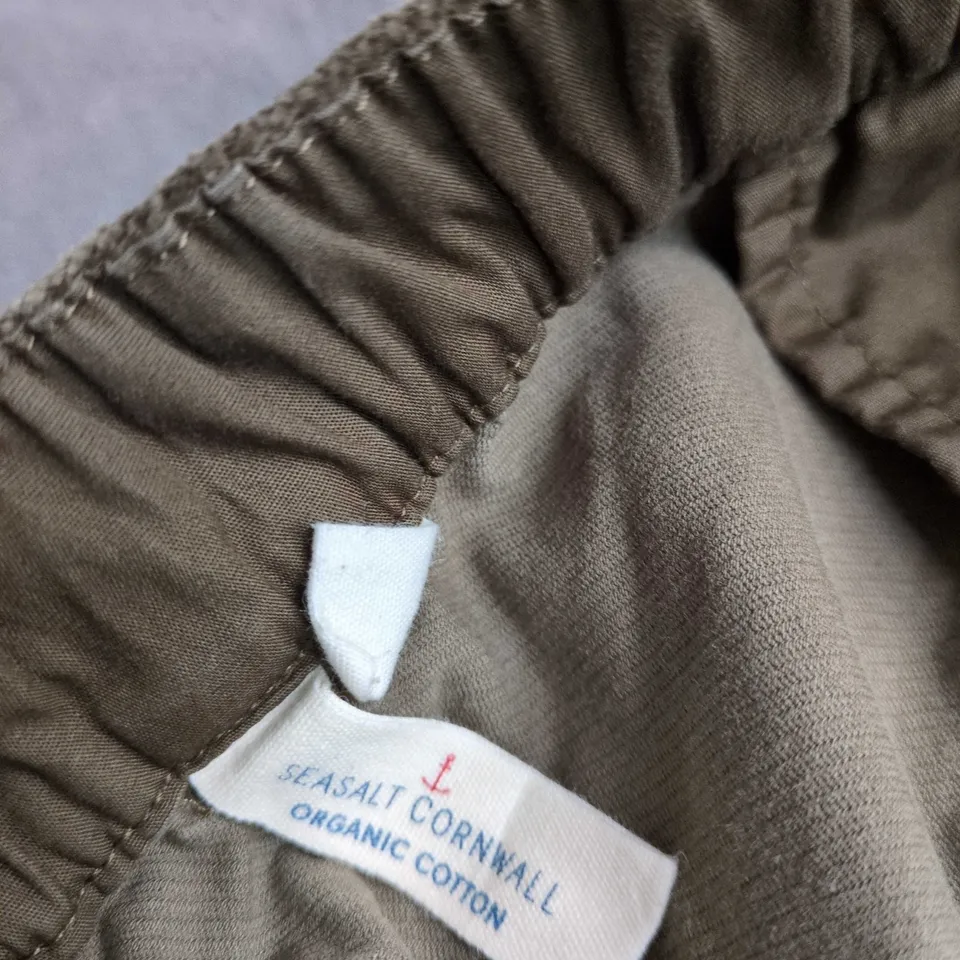 SEASALT CORNWALL ORGANIC COTTON TROUSERS – UK 20 – OLIVE
