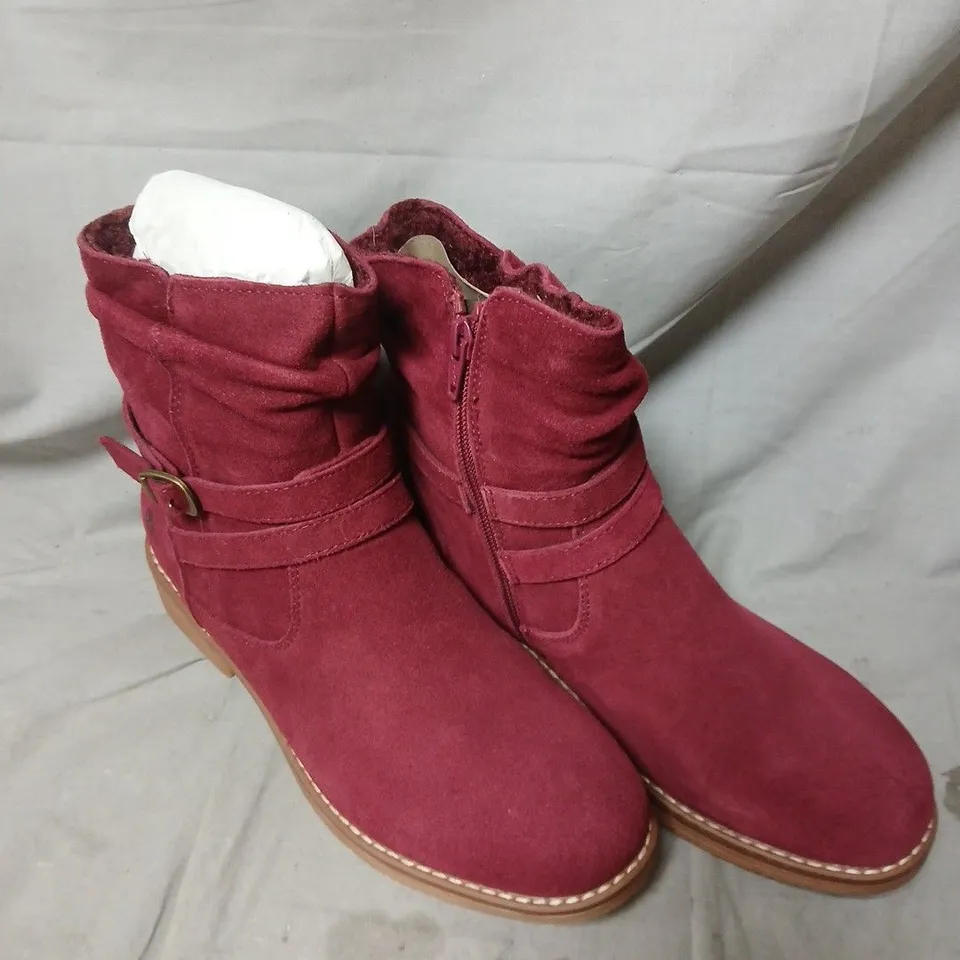 HUSH PUPPIES MANDY WATER RESISTANT SUEDE BOOT - 6
