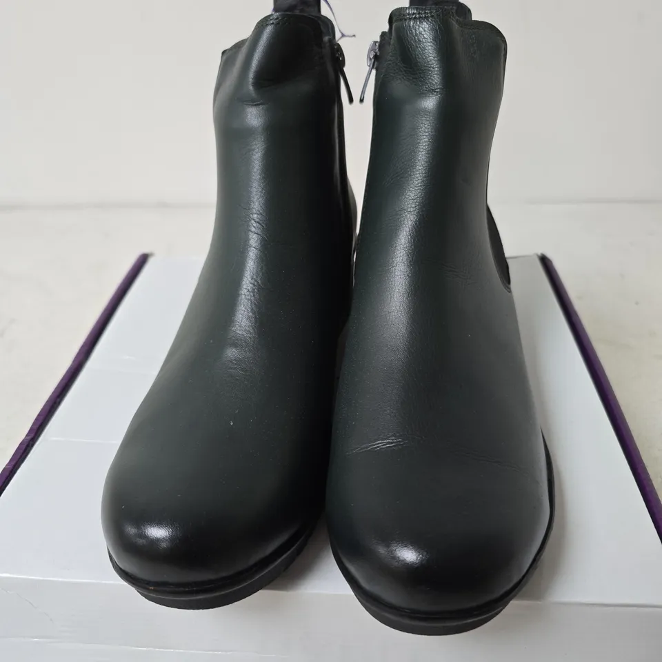 BOXED LOTUS DRESDEN LEATHER BOOTS, GREEN - SIZE EUR 41