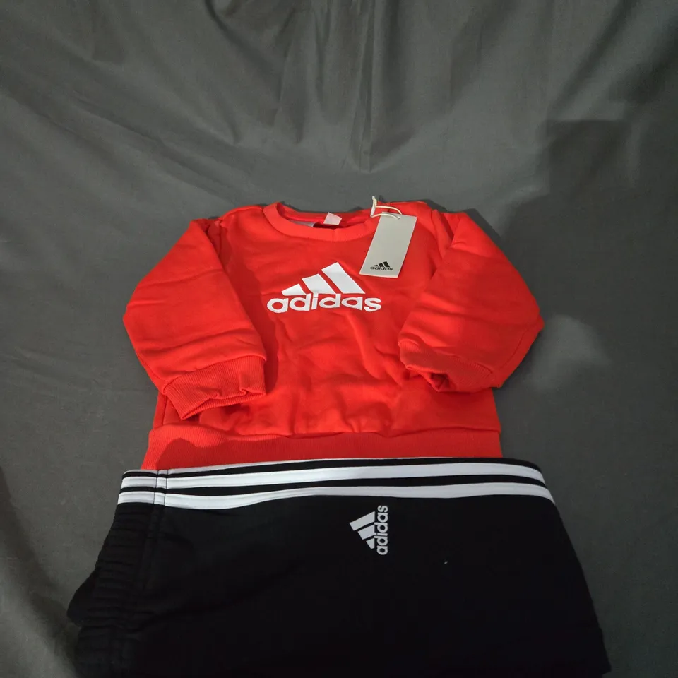 BOYS ADIDAS GRAPHIC LOGO T-SHIRT WITH TRACKSUIT BOTTOMS SIZE 18-24 MONTHS