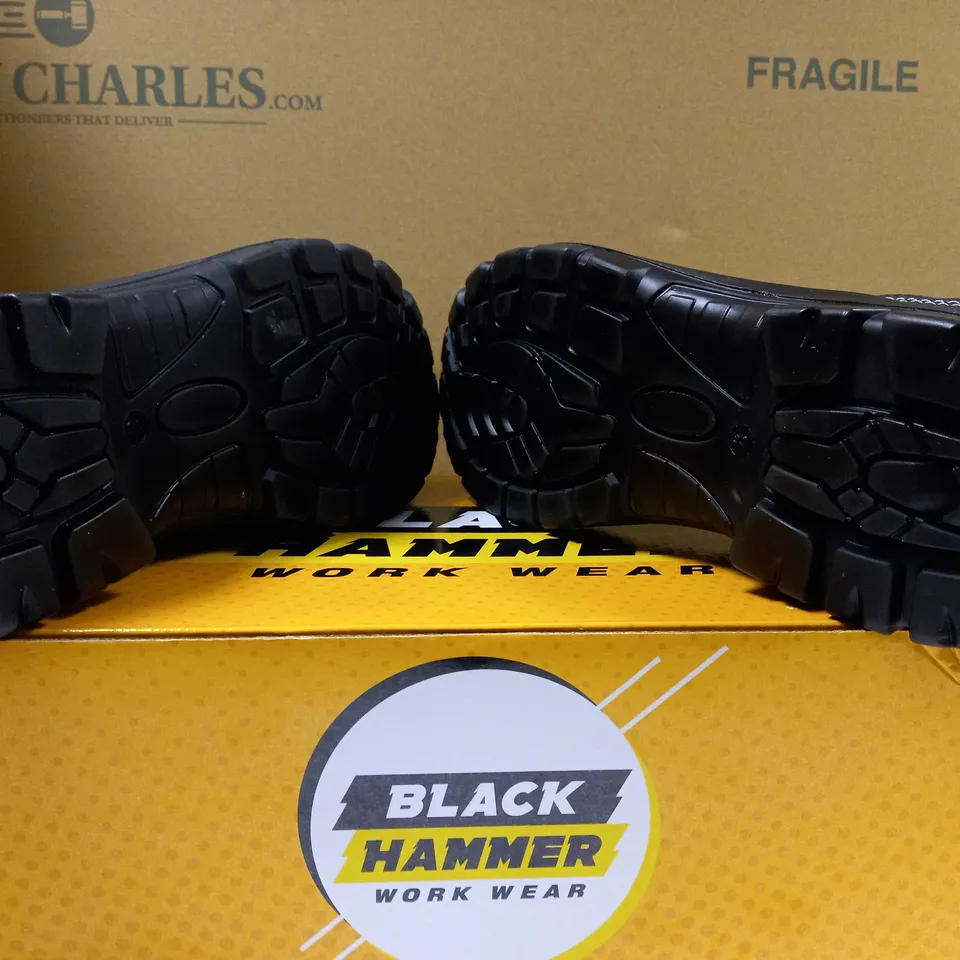 BOXED PAIR OF BLACK HAMMER WATERPROOF STEEL TOE/MIDSOLE WORK BOOTS - SIZE 8