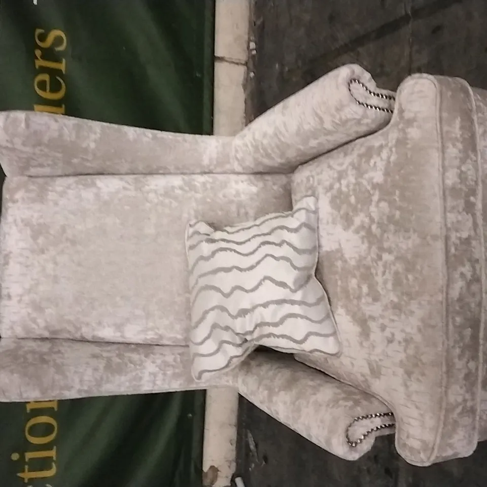 QUALITY DESIGNER CREAM PLUSH FABRIC ARMCHAIR 