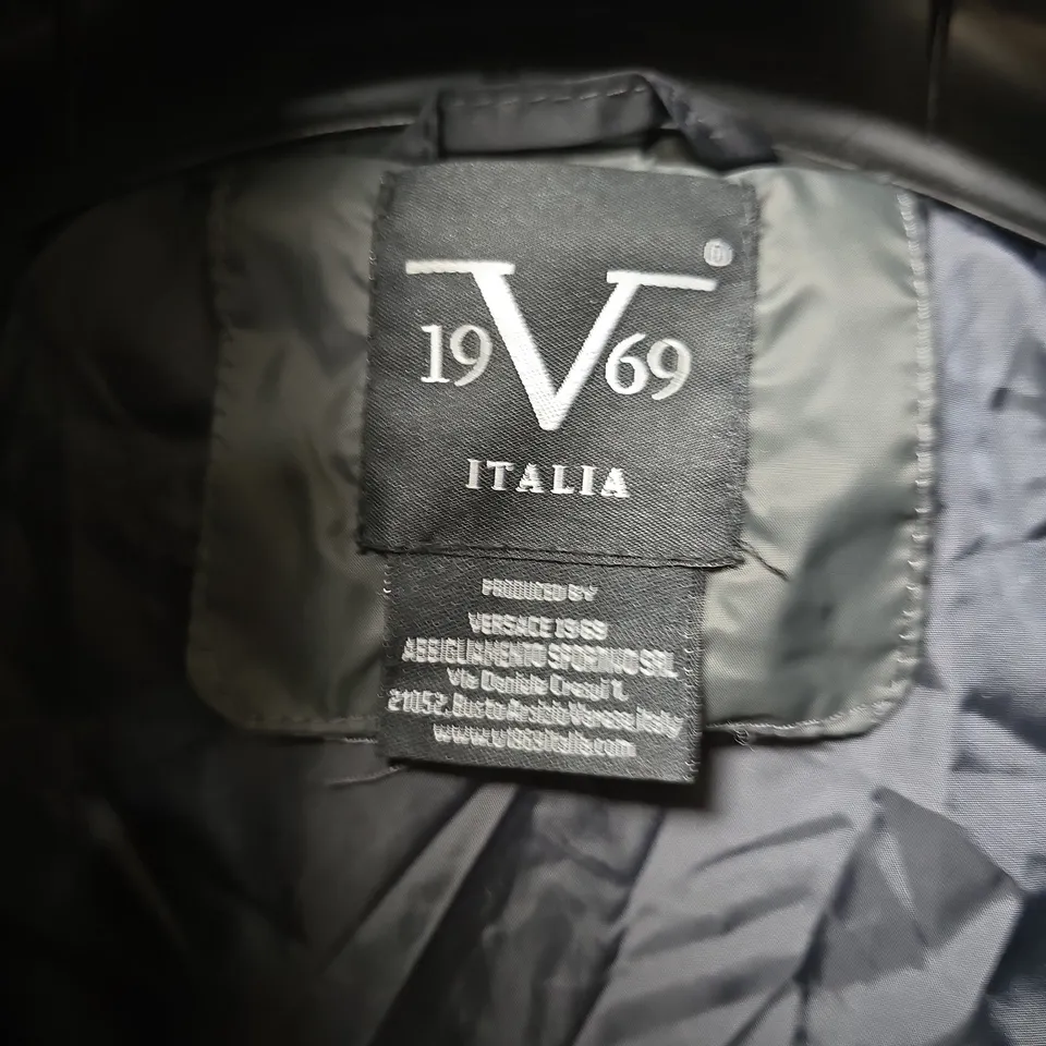 19V69 ITALIA QUILTED PUFFER JACKET – SIZE M – GREY