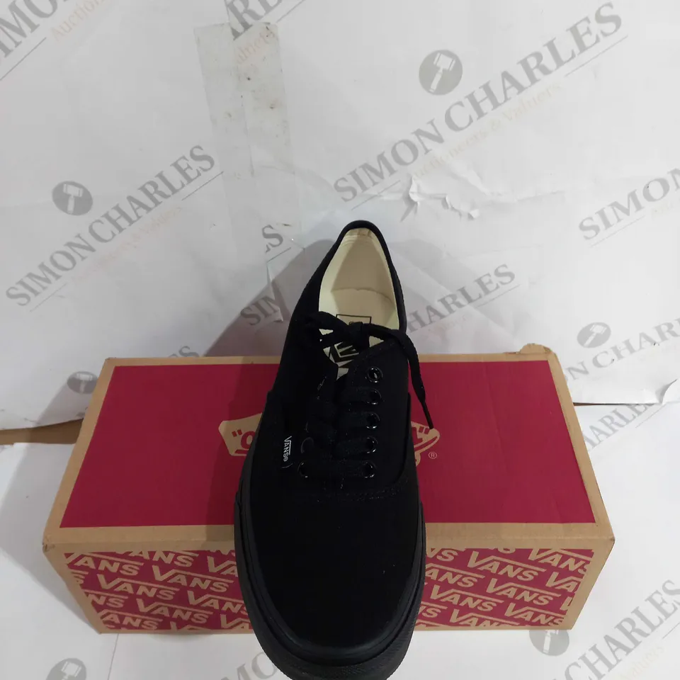 BOXED PAIR OF VANS BLACK/BACK AUTHENTIC UK 6.5