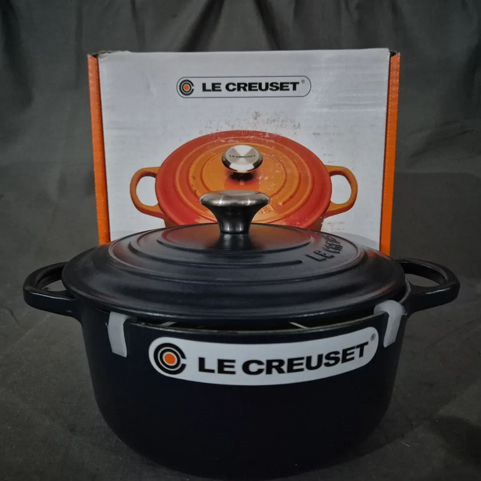 BOXED LE CREUSET ENAMELLED CAST IRON CASSEROLE OVEN DISH