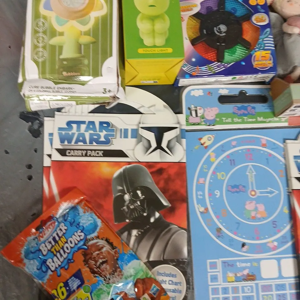 LARGE QUANTITY OF ASSORTED TOYS AND GAMES TO INCLUDE MONEY MATCH CAFE, NERF BALLOONS AND DRESS UP ITEMS
