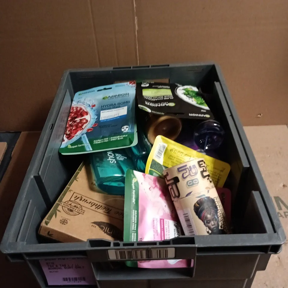 APPROXIMATELY 20 ASSORTED COSMETIC ITEMS INCLUDING TESCO SHOWER GEL , REDKEN SHAMPOO AND SANEX BODY WASH 