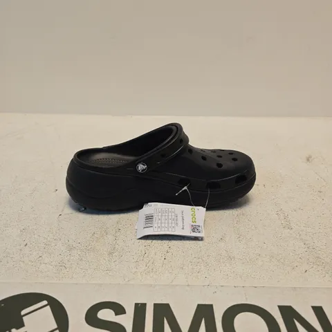 CROCS BAYA PLATFORM CLOG β BLACK, WOMENβS UK 7 (US W9, EU 39-40)