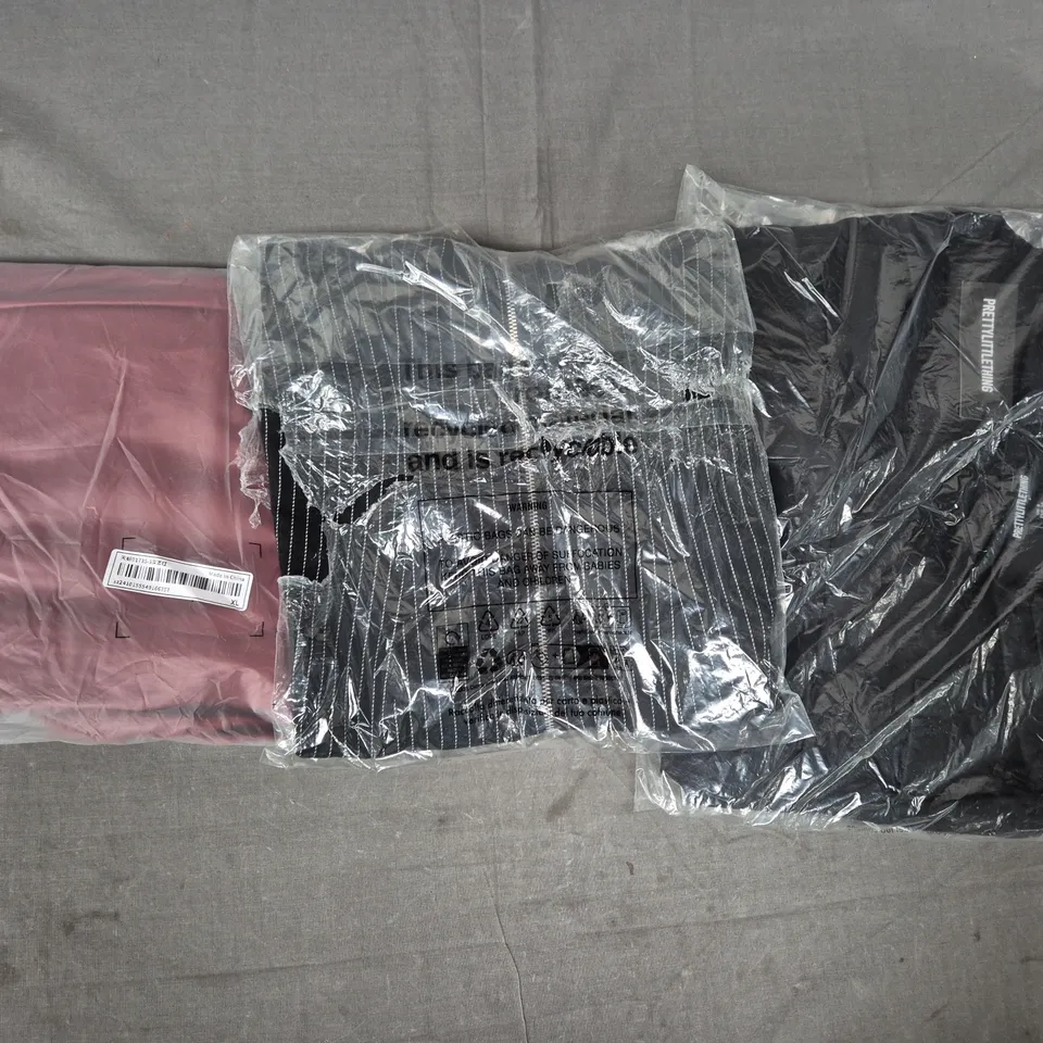 BOX OF APPROXIMATELY 20 ASSORTED CLOTHING AND FASHION ITEMS IN VARIOUS STYLES, SIZES, AND COLOURS - COLLECTION ONLY